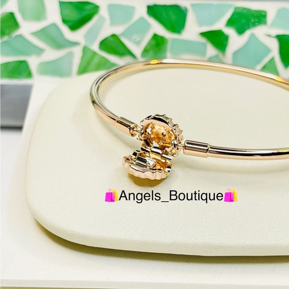 New Pandora Winter 2022 Rose Gold Moments Sparkling Snowflake Clasp Bangle - Picture 6 of 10